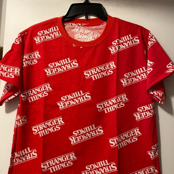 ⚫️ New Stranger Things tee all over print - medium - - Picture 3 of 6